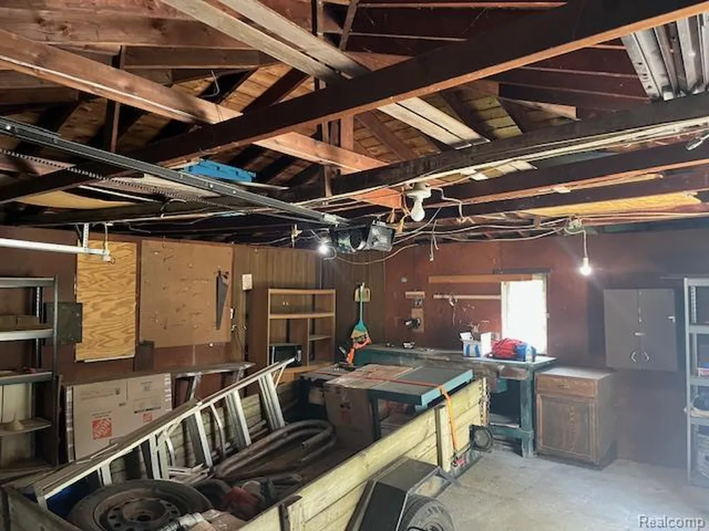 451 3rd Avenue Pontiac City MI 48340