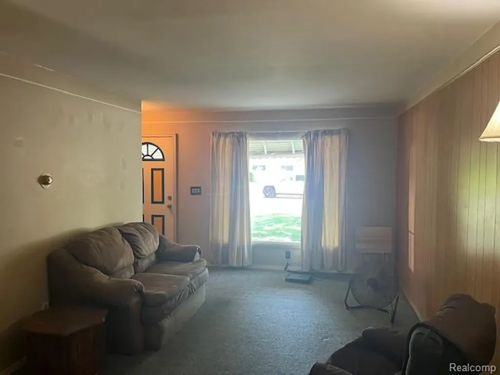 451 3rd Avenue Pontiac City MI 48340