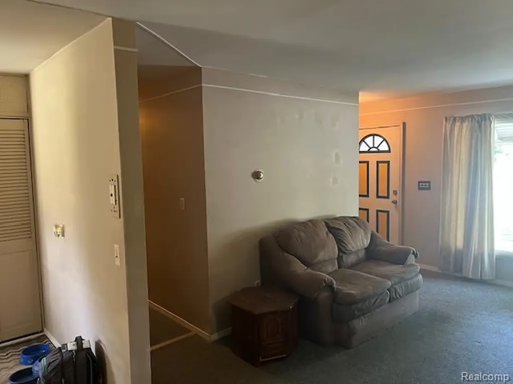 451 3rd Avenue Pontiac City MI 48340