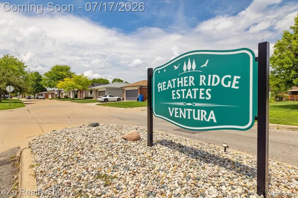 15175 La Grande Plaza Warren City MI 48088