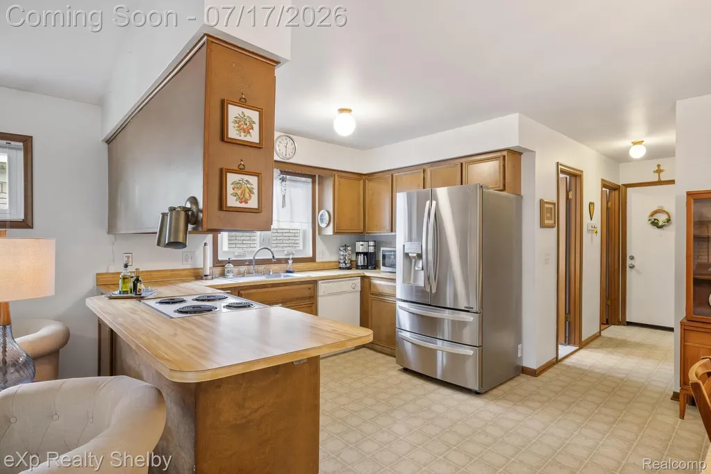 15175 La Grande Plaza Warren City MI 48088