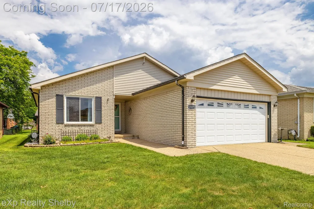 15175 La Grande Plaza Warren City MI 48088