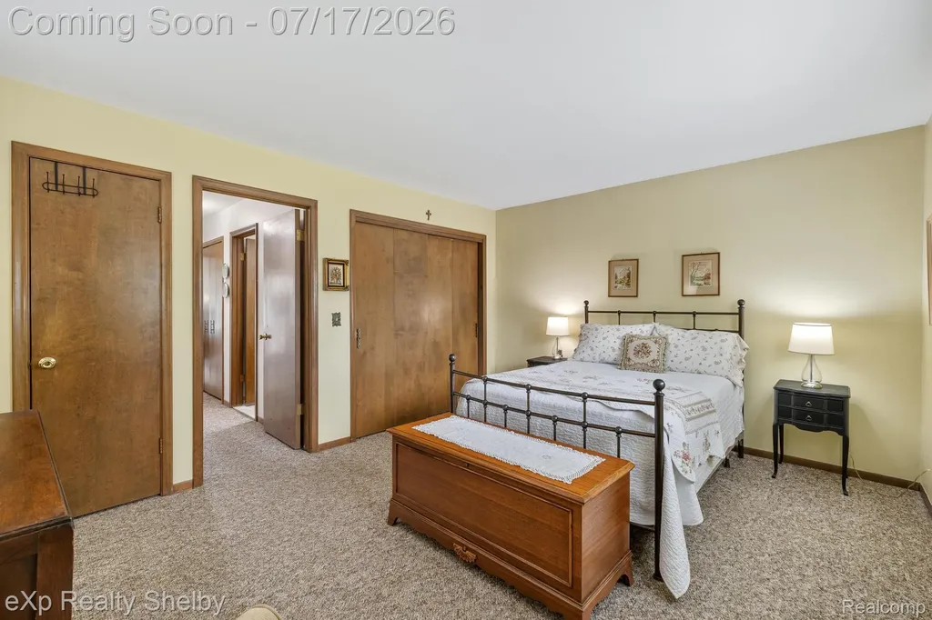 15175 La Grande Plaza Warren City MI 48088