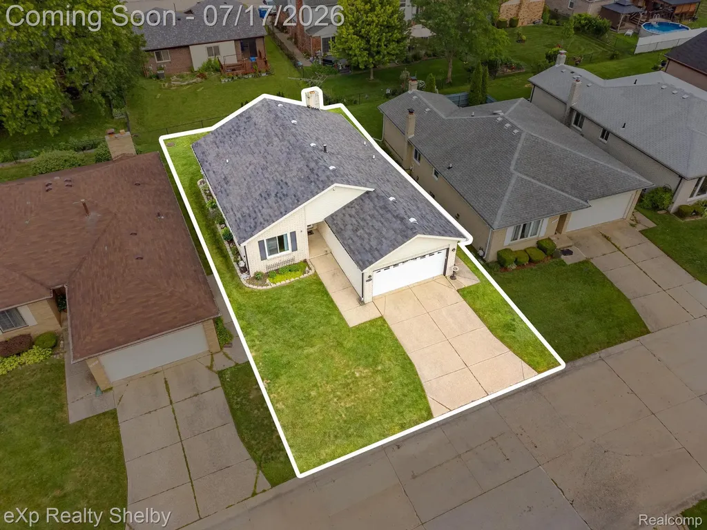 15175 La Grande Plaza Warren City MI 48088