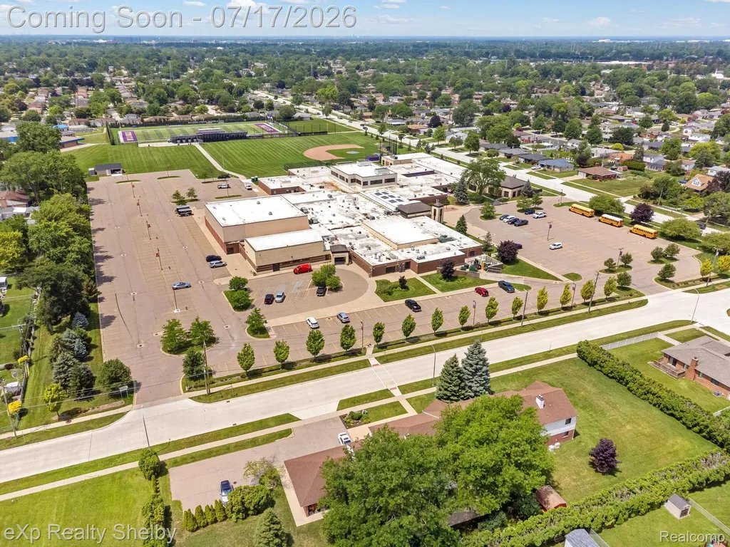 15175 La Grande Plaza Warren City MI 48088