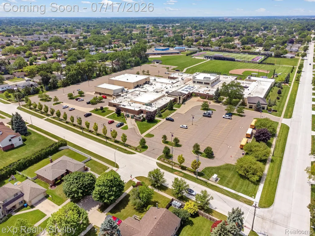 15175 La Grande Plaza Warren City MI 48088