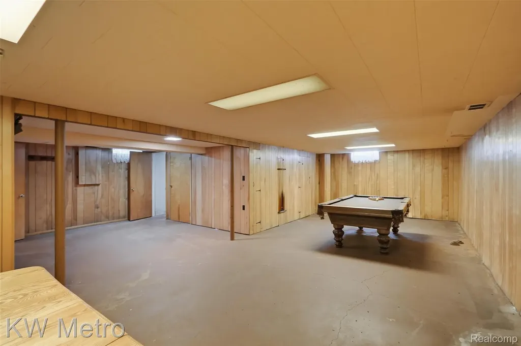 347 Hecht Drive Madison Heights City MI 48071