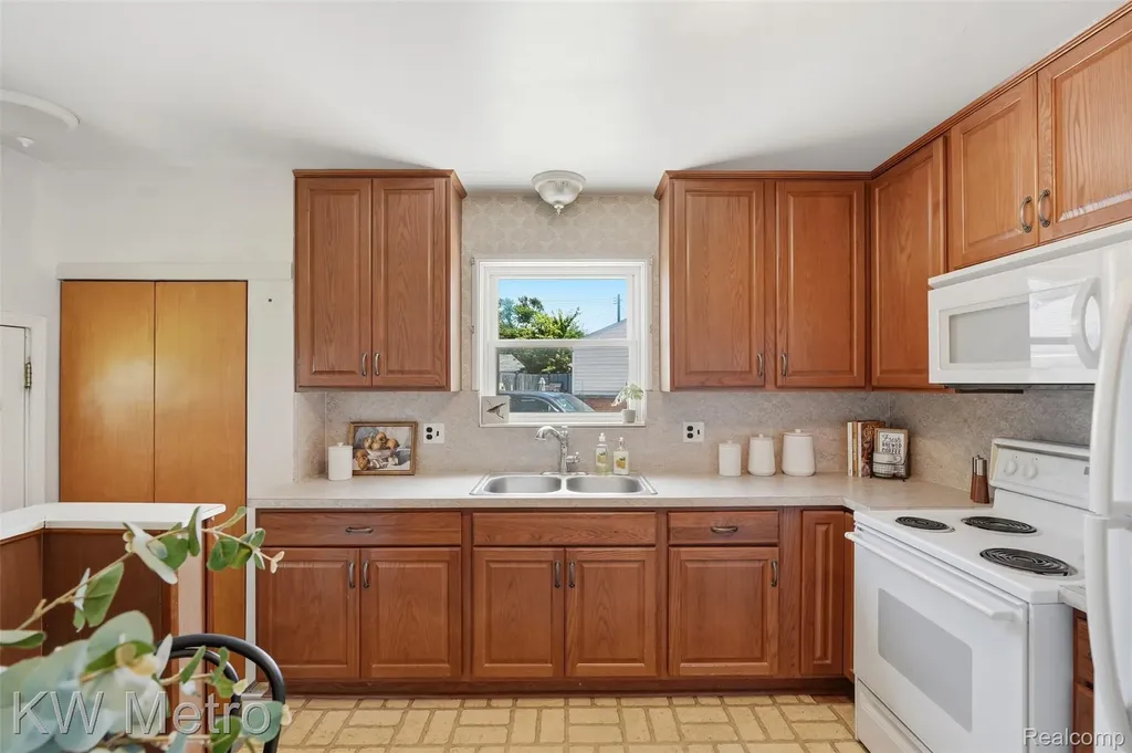347 Hecht Drive Madison Heights City MI 48071