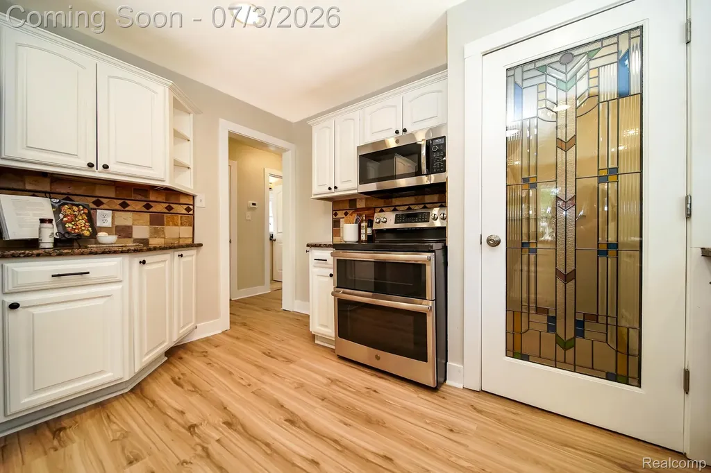 8076 Winona Avenue Allen Park City MI 48101