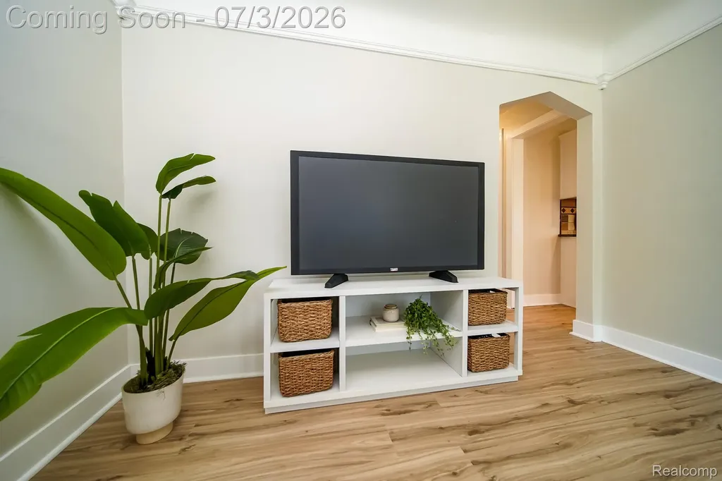 8076 Winona Avenue Allen Park City MI 48101