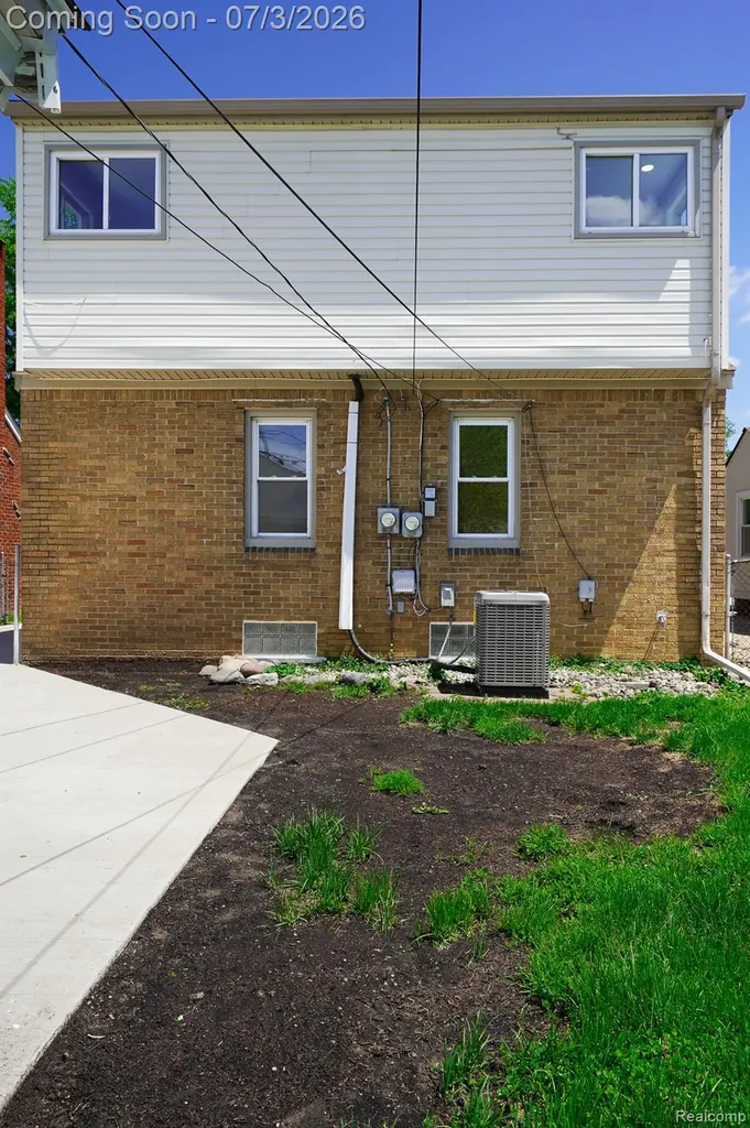 8076 Winona Avenue Allen Park City MI 48101