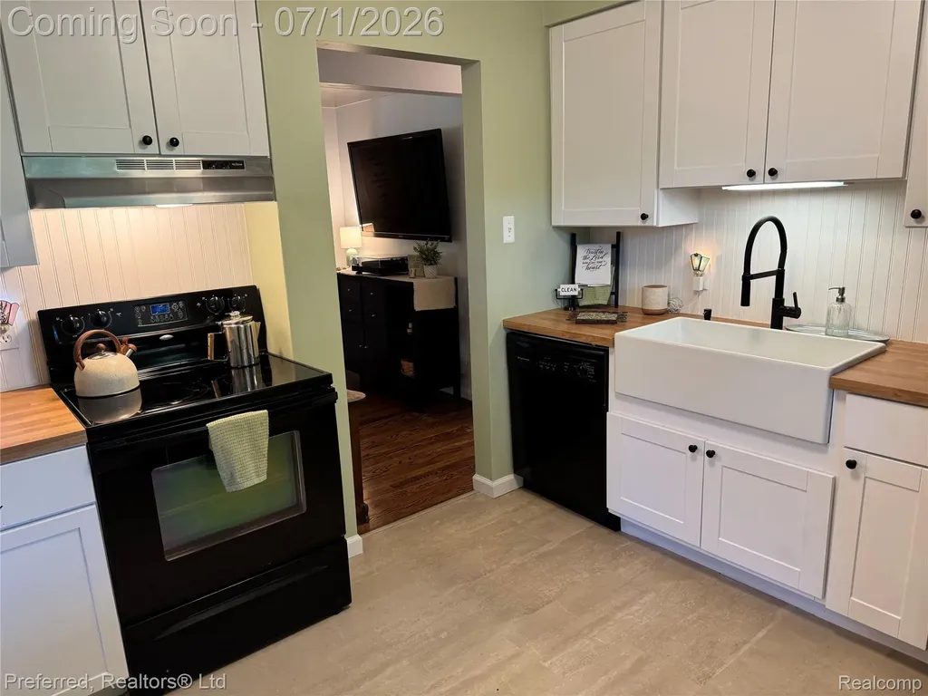 15625 Surrey Street Livonia City MI 48154