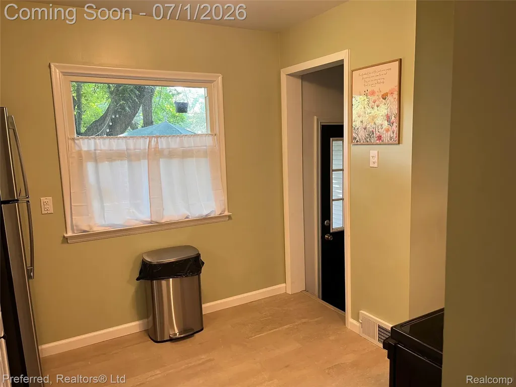 15625 Surrey Street Livonia City MI 48154