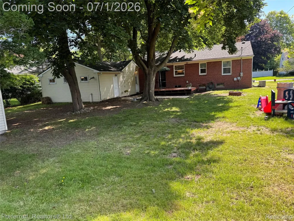 15625 Surrey Street Livonia City MI 48154