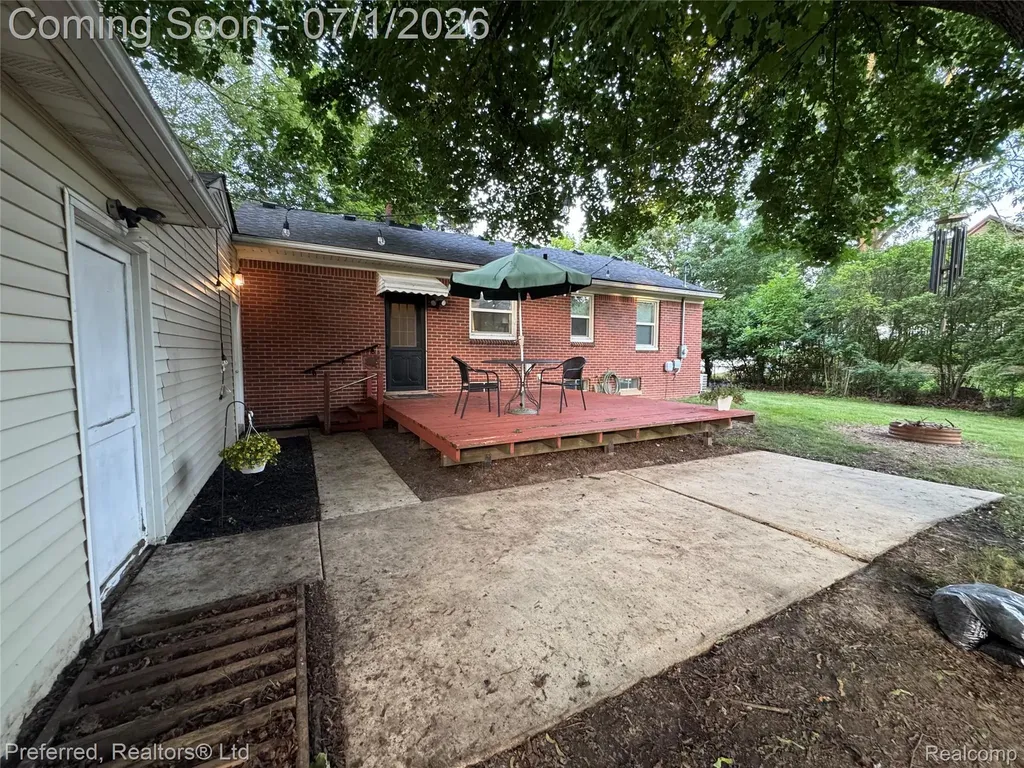 15625 Surrey Street Livonia City MI 48154
