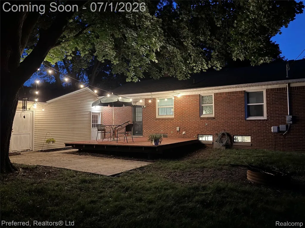 15625 Surrey Street Livonia City MI 48154