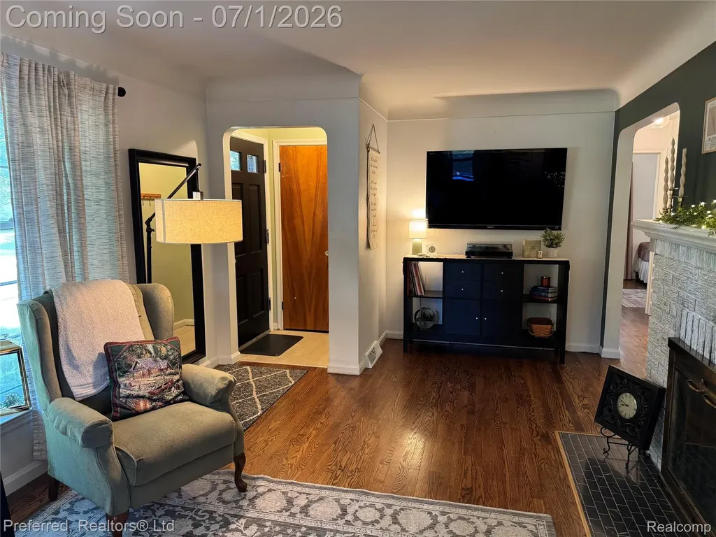 15625 Surrey Street Livonia City MI 48154