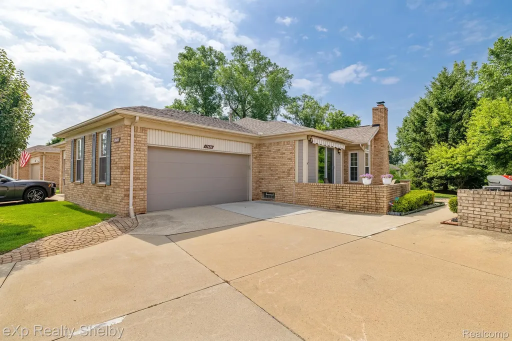 17680 Port Salem Drive Macomb Township MI 48044