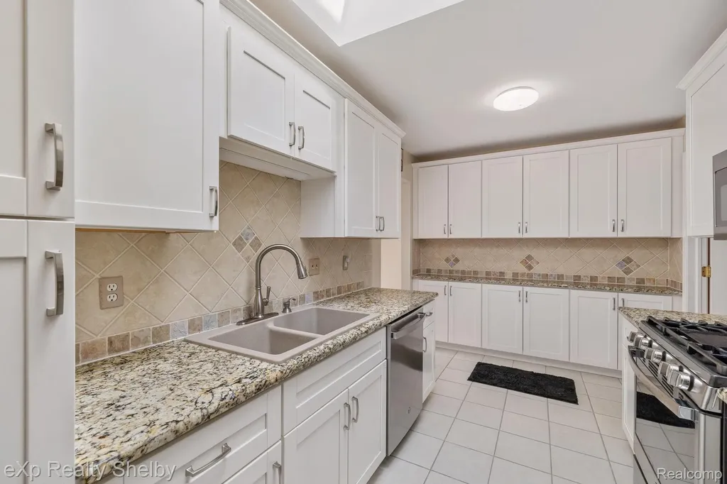 17680 Port Salem Drive Macomb Township MI 48044