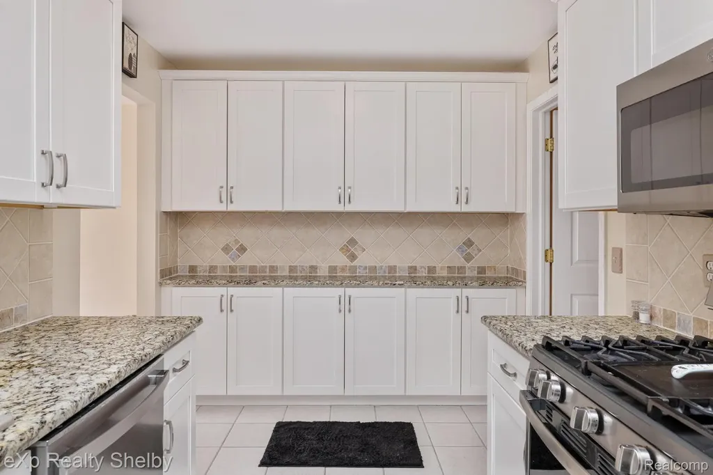 17680 Port Salem Drive Macomb Township MI 48044