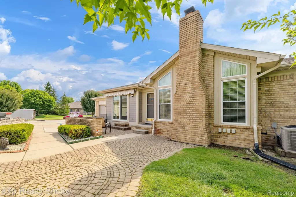 17680 Port Salem Drive Macomb Township MI 48044