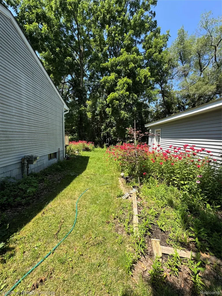 3090 Massena Street Commerce Charter Township MI 48382
