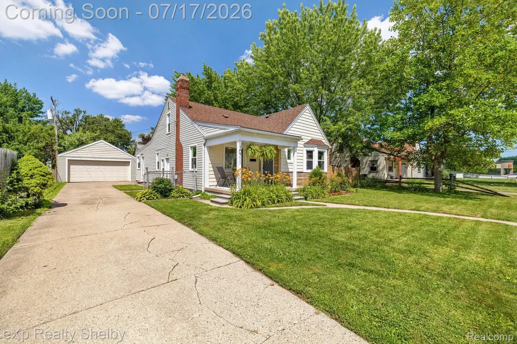 20711 Alger Street St. Clair Shores City MI 48080