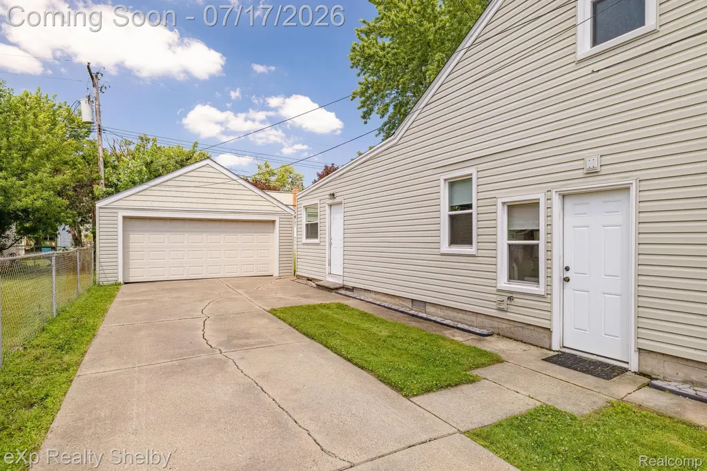 20711 Alger Street St. Clair Shores City MI 48080