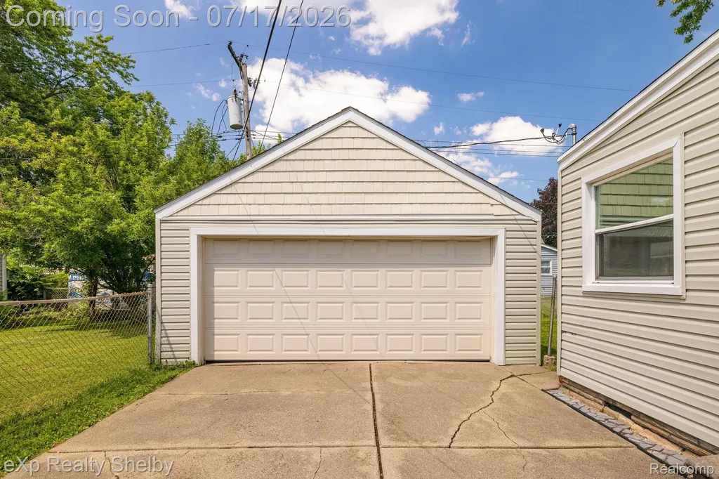 20711 Alger Street St. Clair Shores City MI 48080