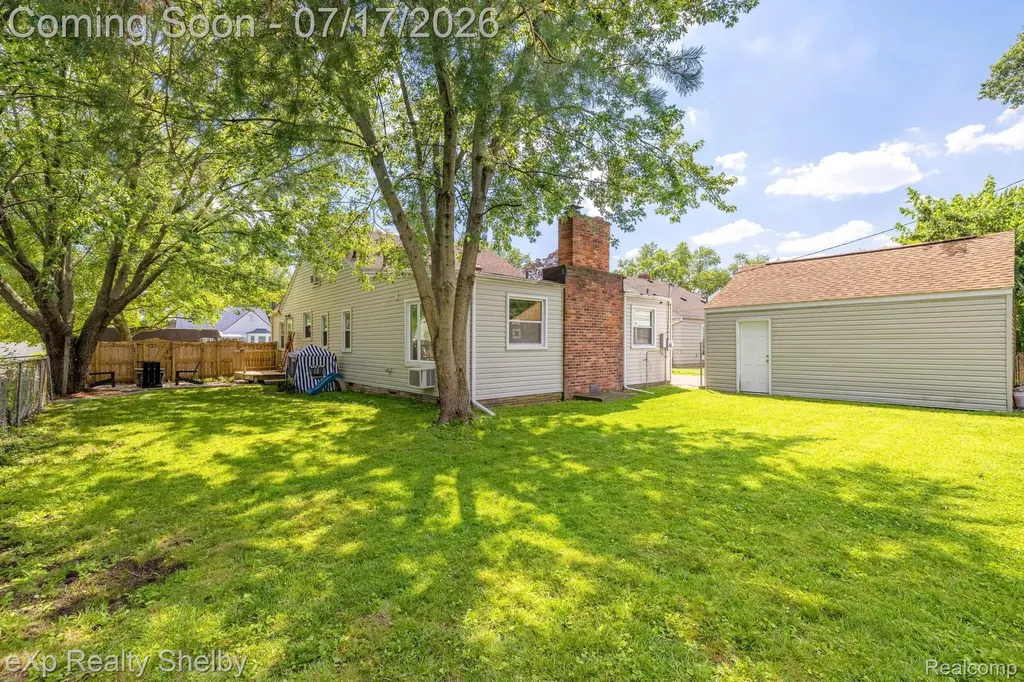 20711 Alger Street St. Clair Shores City MI 48080