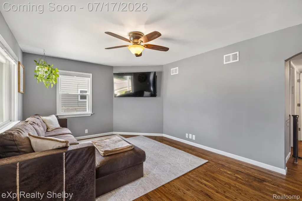 20711 Alger Street St. Clair Shores City MI 48080