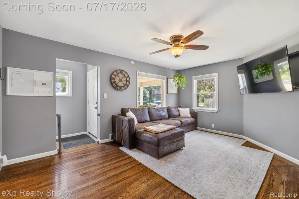 20711 Alger Street St. Clair Shores City MI 48080