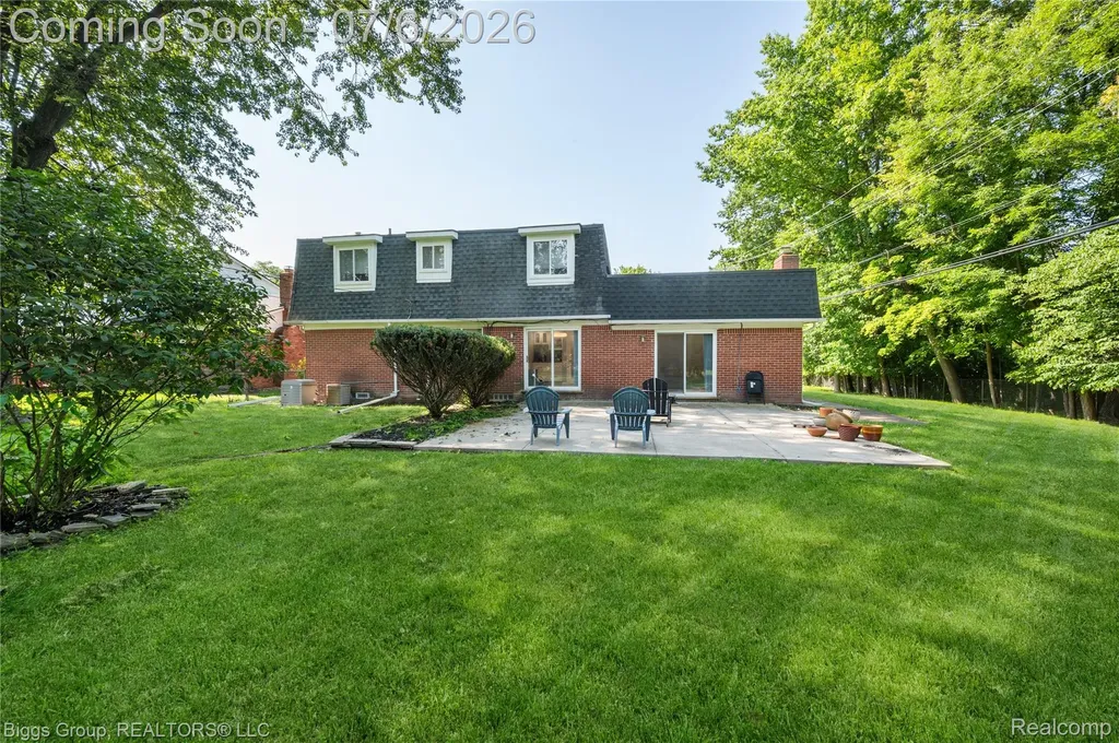 26207 Meadowbrook Way Lathrup Village City MI 48076