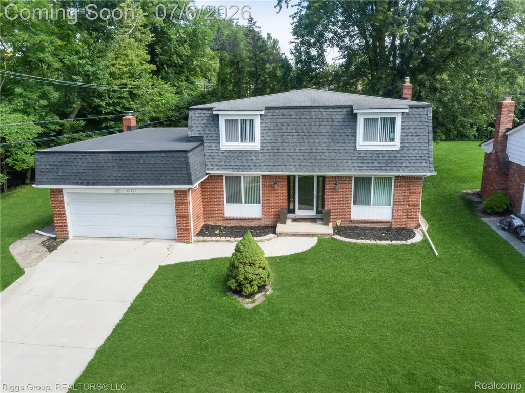 26207 Meadowbrook Way Lathrup Village City MI 48076