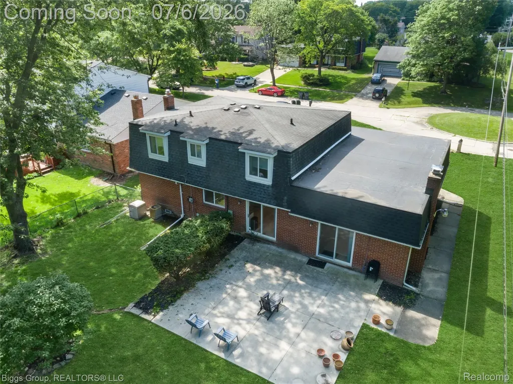 26207 Meadowbrook Way Lathrup Village City MI 48076