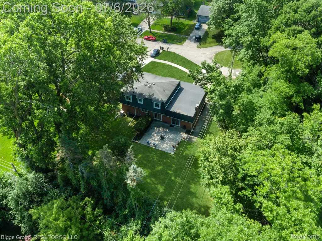 26207 Meadowbrook Way Lathrup Village City MI 48076