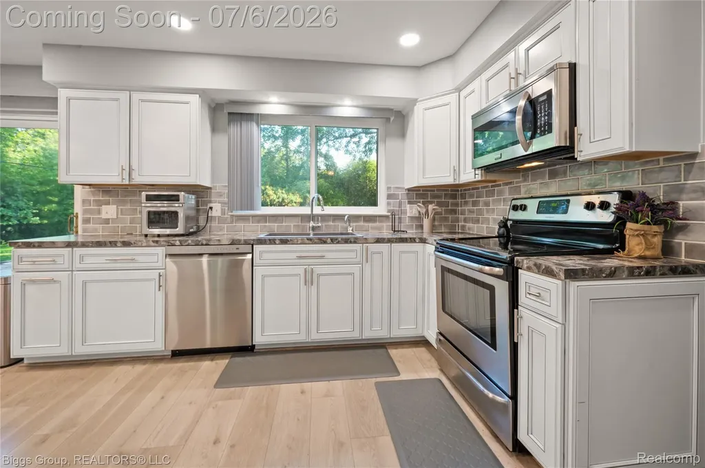 26207 Meadowbrook Way Lathrup Village City MI 48076