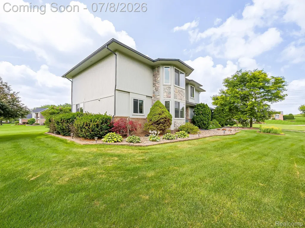6398 High Valley Drive White Lake Charter Township MI 48383