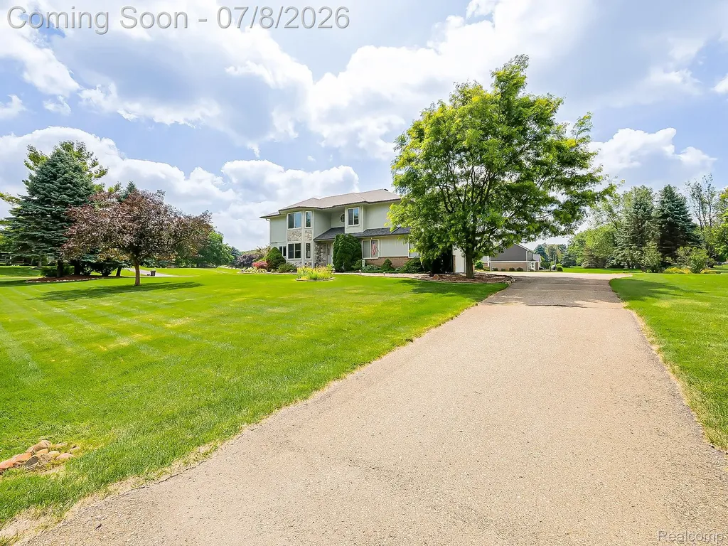6398 High Valley Drive White Lake Charter Township MI 48383