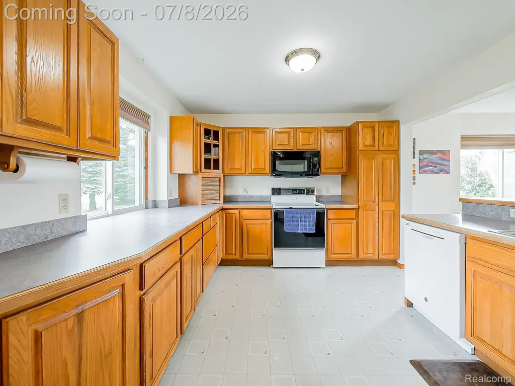 6398 High Valley Drive White Lake Charter Township MI 48383