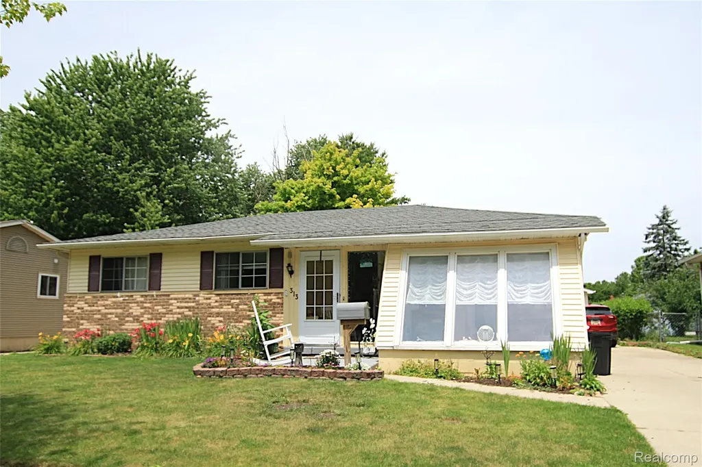 313 E Naldrette Street Durand City MI 48429