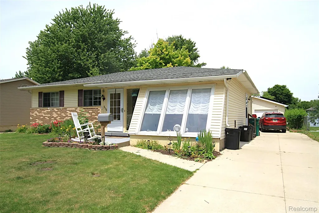313 E Naldrette Street Durand City MI 48429