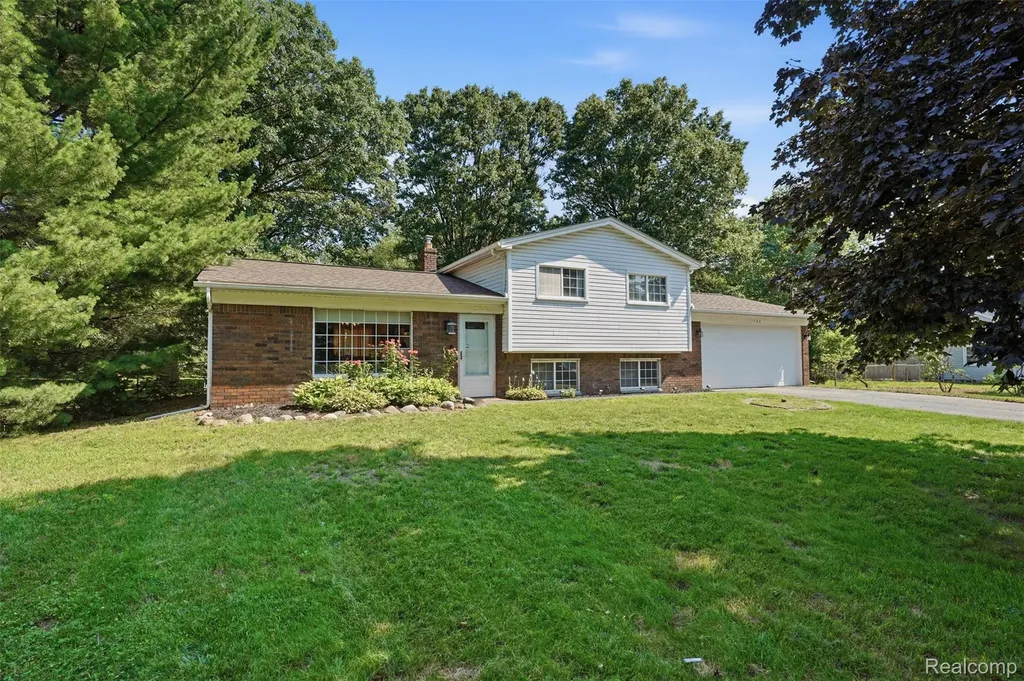 7208 Banks Waterford Charter Township MI 48327
