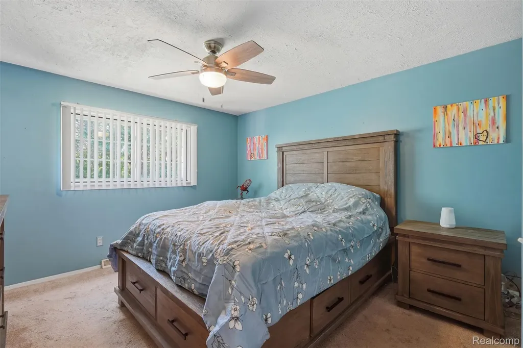 7208 Banks Waterford Charter Township MI 48327