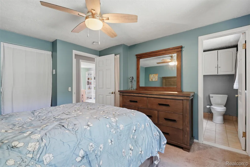 7208 Banks Waterford Charter Township MI 48327