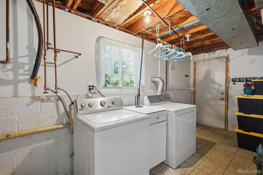 7208 Banks Waterford Charter Township MI 48327