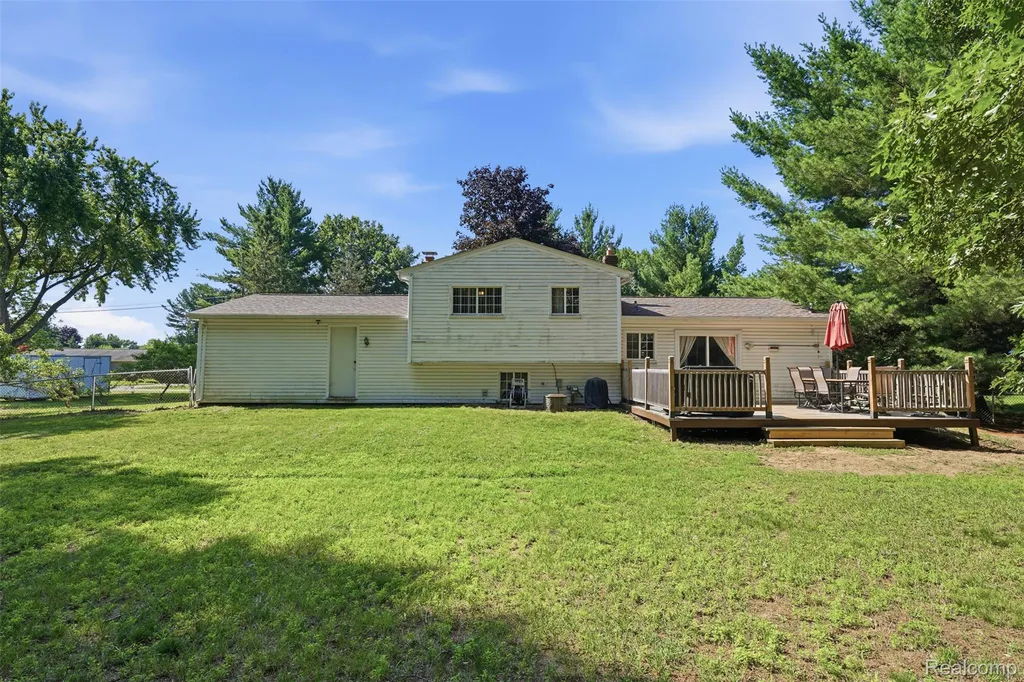 7208 Banks Waterford Charter Township MI 48327