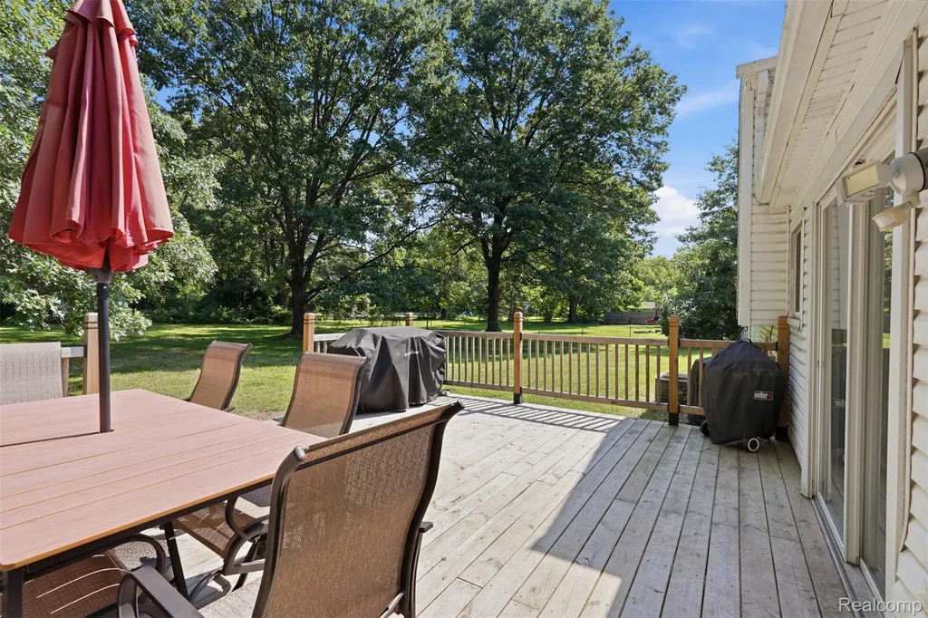 7208 Banks Waterford Charter Township MI 48327