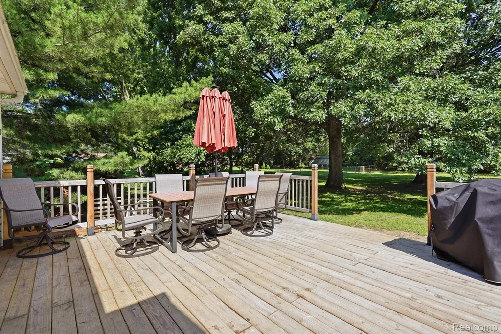7208 Banks Waterford Charter Township MI 48327