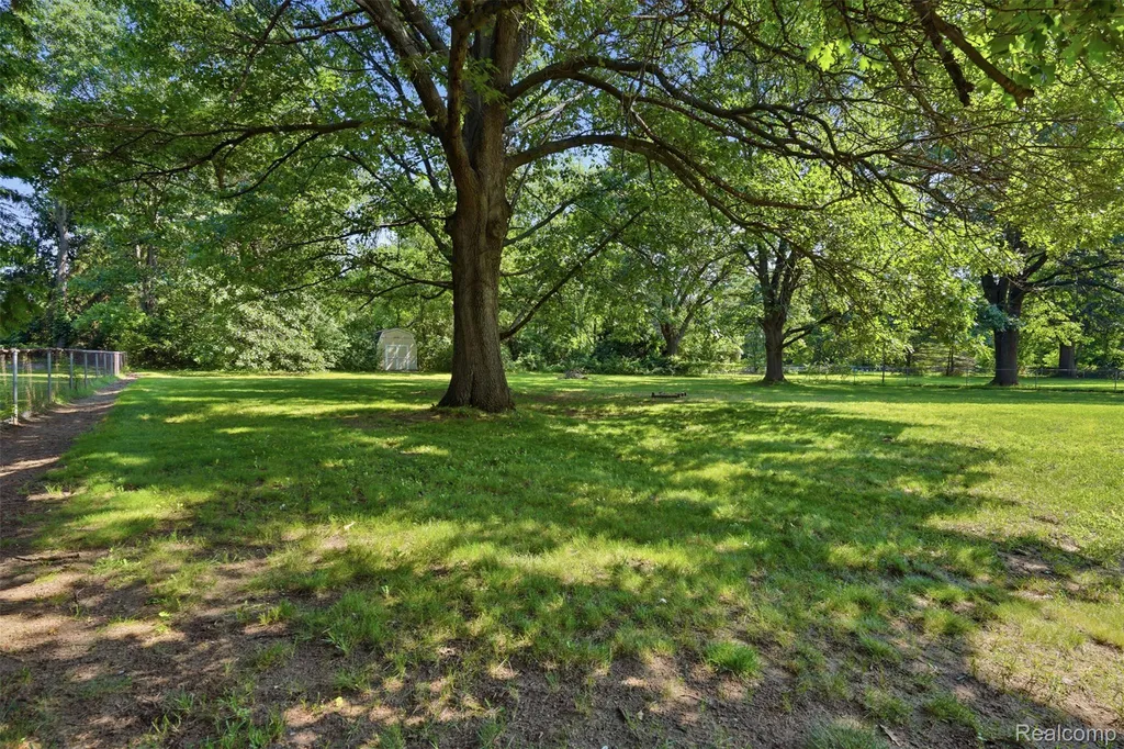 7208 Banks Waterford Charter Township MI 48327